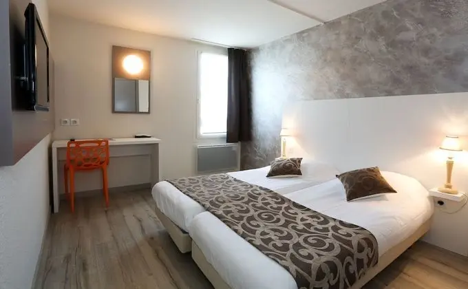 Comfort Tek Büyük Yataklı Oda