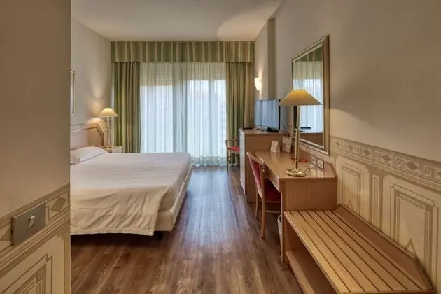 Tek Büyük veya İki Ayrı Yataklı Oda