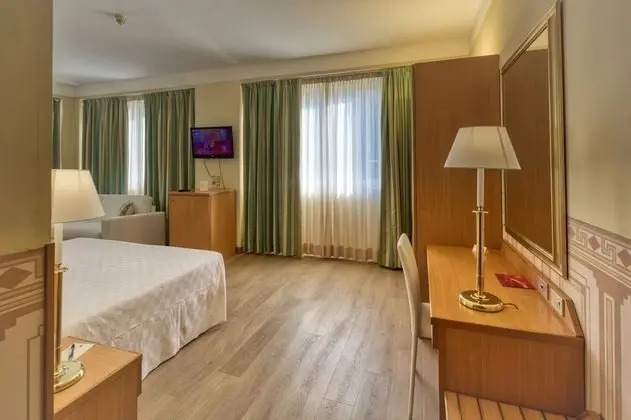 Üç Kişilik Oda