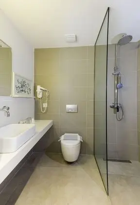 Standard Tek Büyük veya İki Ayrı Yataklı Oda, Balkon