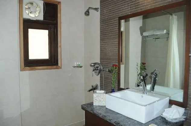 Deluxe Tek Büyük veya İki Ayrı Yataklı Oda, Balkon, Şehir Manzaralı