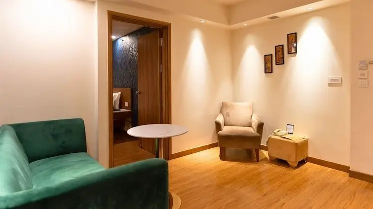 Oda, 1 Büyük (Queen) Boy Yatak, Sigara İçilmez, Şehir Manzaralı