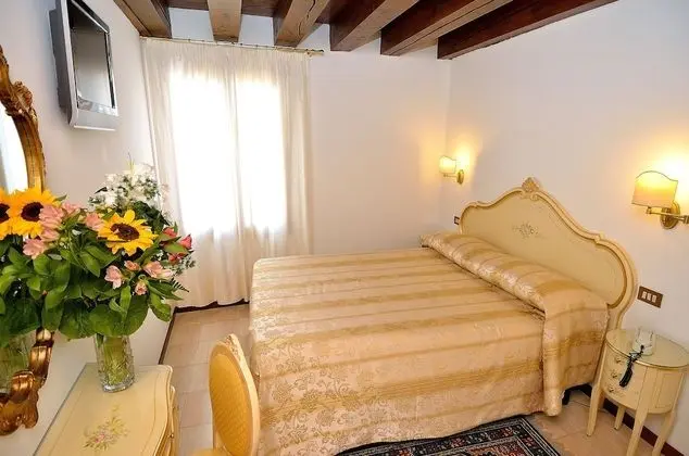 Economy Tek Büyük Yataklı Oda (Third or Fourth Floor)