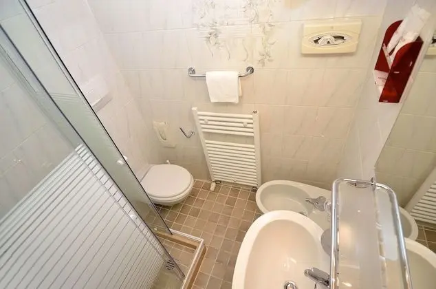 Economy Tek Büyük Yataklı Oda (Third or Fourth Floor)