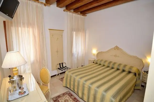 Standard Tek Büyük veya İki Ayrı Yataklı Oda