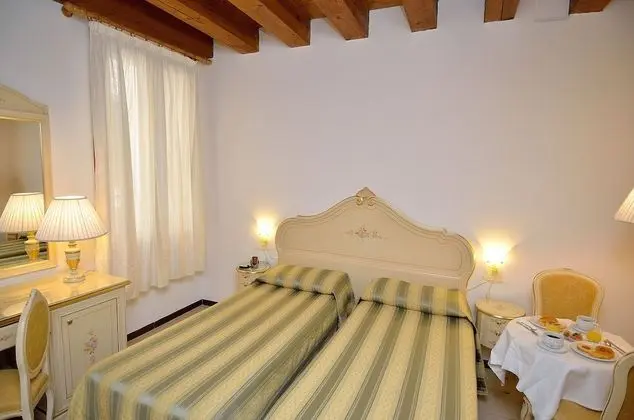 Standard Tek Büyük veya İki Ayrı Yataklı Oda