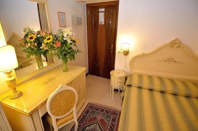 Standard Üç Kişilik Oda