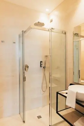 Tek Büyük Yataklı Oda, Göl Manzaralı