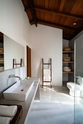 CASA MAINHA - COM PISCINA PRIVATIVA