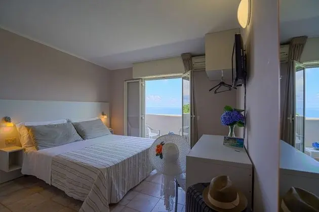 Standard Tek Büyük veya İki Ayrı Yataklı Oda, Balkon, Deniz Manzaralı