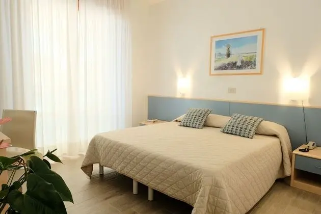Standard Tek Büyük Yataklı Oda, Kısmi Deniz Manzaralı