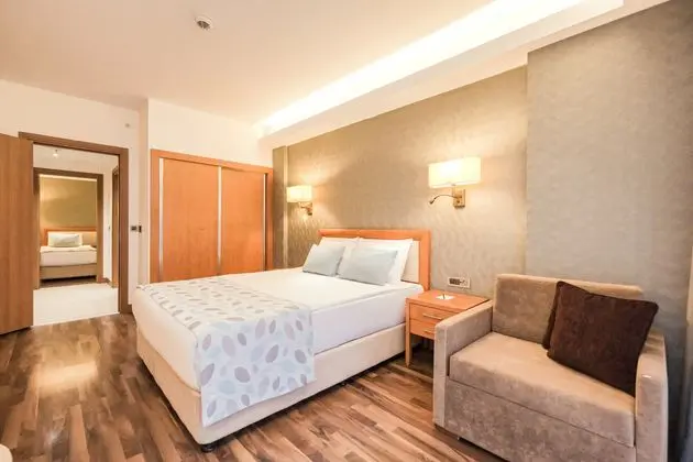 https://images.etstur.com/imgproxy/resize/2560x1440/files/images/hotelImages/etsrooms/503290/Orka_Village_Hisaronu_20250404130650_0.jpg