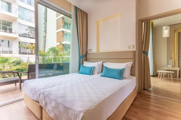 https://images.etstur.com/imgproxy/resize/2560x1440/files/images/hotelImages/etsrooms/535/Orka_Lotus_Beach_20241223140147_3.jpg