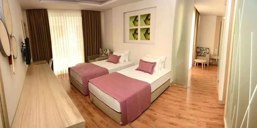 https://images.etstur.com/imgproxy/resize/2560x1440/files/images/hotelImages/etsrooms/535/Orka_Lotus_Beach_20241223140148_8.jpg