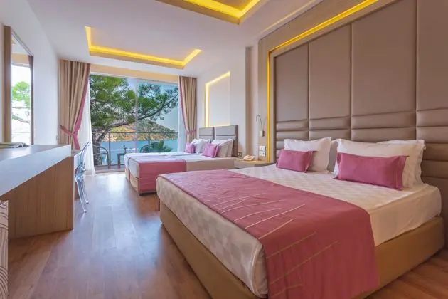 https://images.etstur.com/imgproxy/resize/2560x1440/files/images/hotelImages/etsrooms/535/Orka_Lotus_Beach_20241223141824_0.jpg