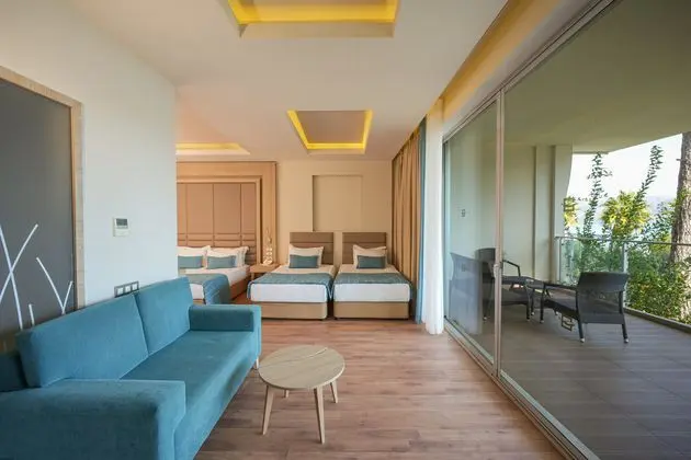 https://images.etstur.com/imgproxy/resize/2560x1440/files/images/hotelImages/etsrooms/535/Orka_Lotus_Beach_20241223141824_1.jpg