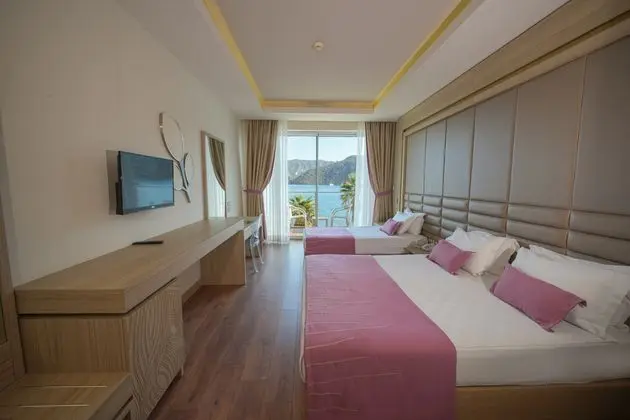 https://images.etstur.com/imgproxy/resize/2560x1440/files/images/hotelImages/etsrooms/535/Orka_Lotus_Beach_20241223154508_2.jpg