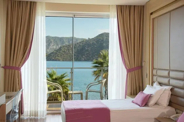 https://images.etstur.com/imgproxy/resize/2560x1440/files/images/hotelImages/etsrooms/535/Orka_Lotus_Beach_20241223154508_3.jpg