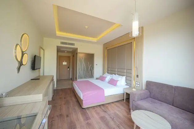 https://images.etstur.com/imgproxy/resize/2560x1440/files/images/hotelImages/etsrooms/535/Orka_Lotus_Beach_20241223155046_0.JPG