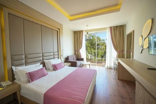 https://images.etstur.com/imgproxy/resize/2560x1440/files/images/hotelImages/etsrooms/535/Orka_Lotus_Beach_20241223155046_2.jpg