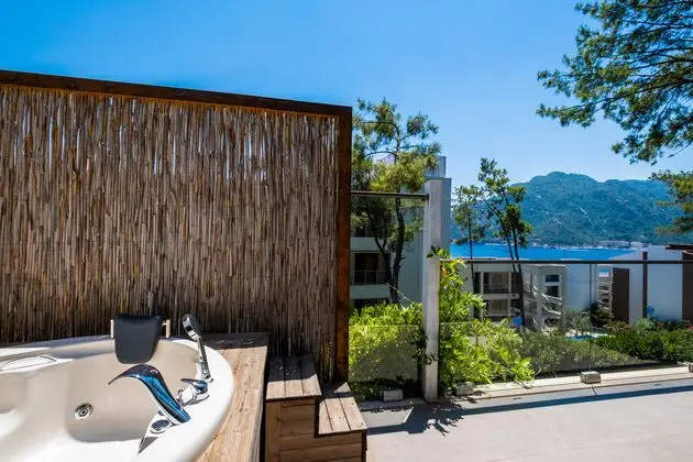 https://images.etstur.com/imgproxy/resize/2560x1440/files/images/hotelImages/etsrooms/535/Orka_Lotus_Beach_20241223155539_6.JPG