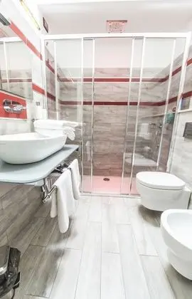 Comfort Tek Büyük Yataklı Oda