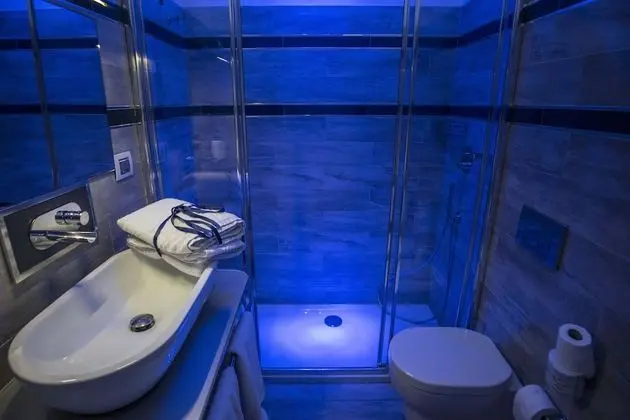 Comfort Tek Büyük Yataklı Oda