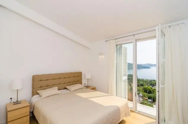 Villa (Five Bedroom Villa with Swimming Pool)