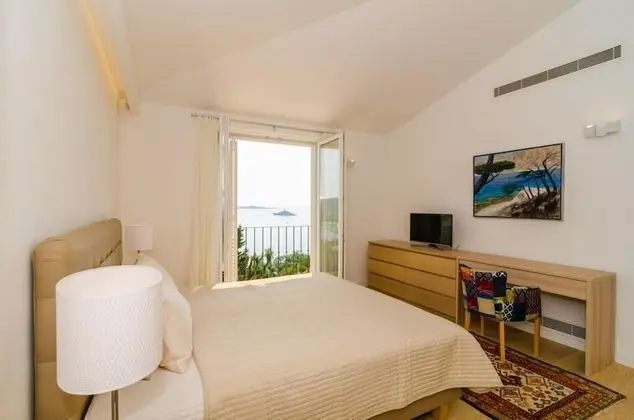 Villa (Five Bedroom Villa with Swimming Pool)