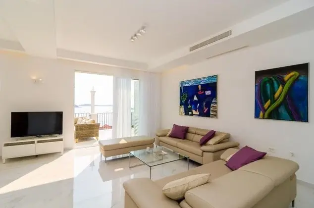 Villa (Five Bedroom Villa with Swimming Pool)