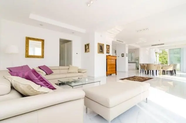 Villa (Five Bedroom Villa with Swimming Pool)