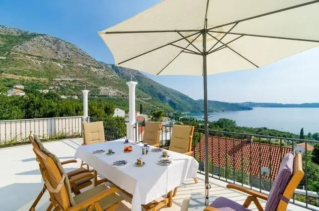 Villa (Five Bedroom Villa with Swimming Pool)