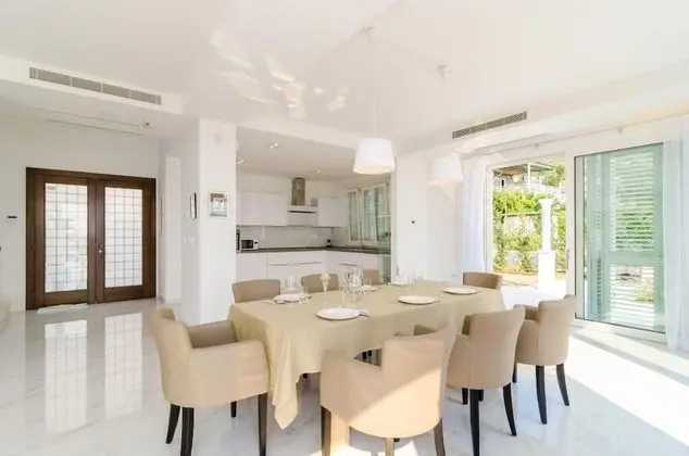 Villa (Five Bedroom Villa with Swimming Pool)