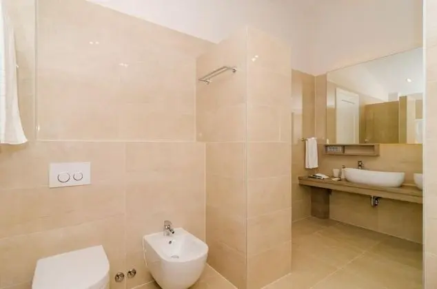 Villa (Five Bedroom Villa with Swimming Pool)