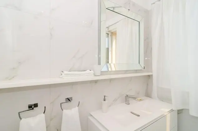 Villa (Five Bedroom Villa with Swimming Pool)