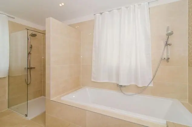 Villa (Five Bedroom Villa with Swimming Pool)