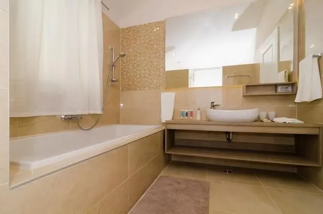 Villa (Five Bedroom Villa with Swimming Pool)