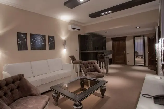 Luxury Oda
