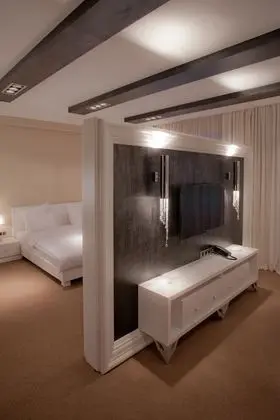 Luxury Oda