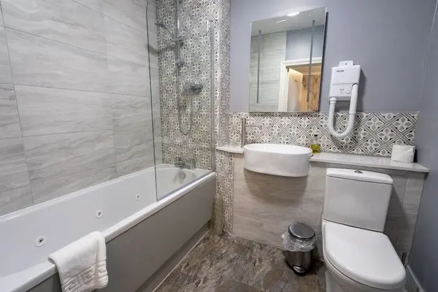 Deluxe Tek Büyük Yataklı Oda, Banyolu/Duşlu