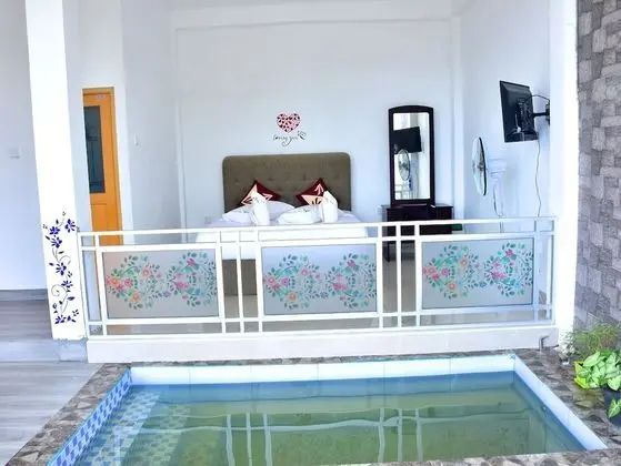 Deluxe Tek Büyük Yataklı Oda, 1 Çift Kişilik Yatak, Havuz Kullanımı, Dağ Manzaralı
