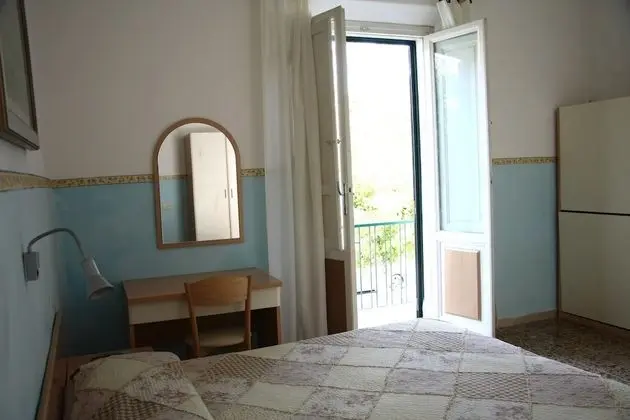 Üç Kişilik Oda