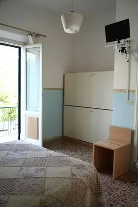 Üç Kişilik Oda