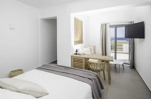King Suite with Jacuzzi, Sea view (105)