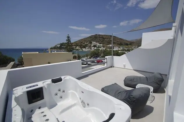 King Suite with Jacuzzi, Sea view (105)