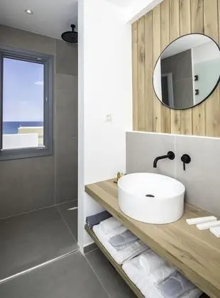 King Suite with Jacuzzi, Sea view (105)