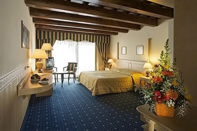 Standard Tek Büyük veya İki Ayrı Yataklı Oda