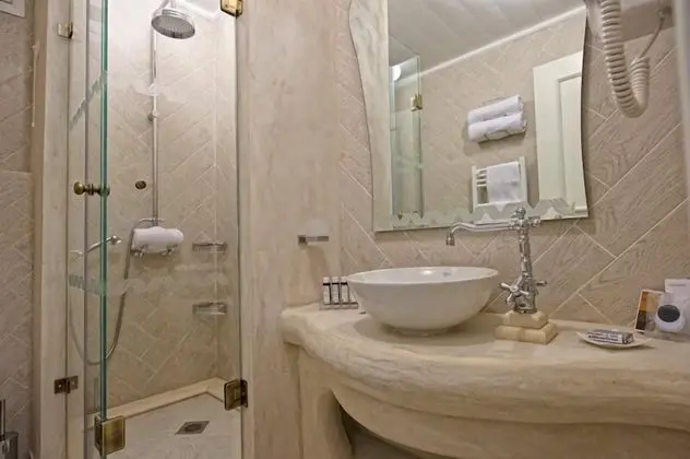 Deluxe Tek Büyük veya İki Ayrı Yataklı Oda