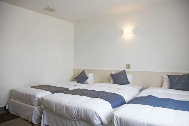 Üç Kişilik Oda, Sigara İçilmez