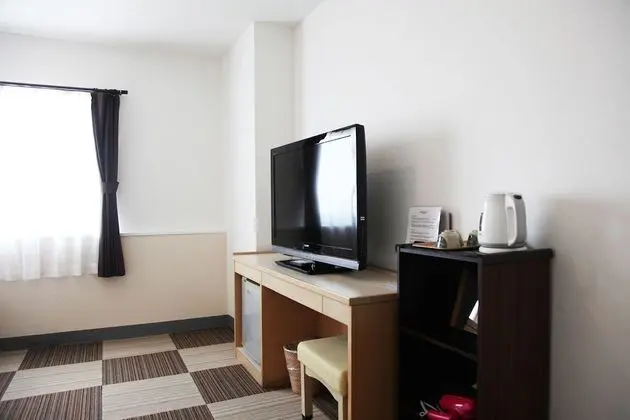 Üç Kişilik Oda, Sigara İçilmez